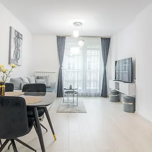 Paris Luxury Centre 2bdr W Work Desk And Wifi Near Nevsky Cathedral Sofía